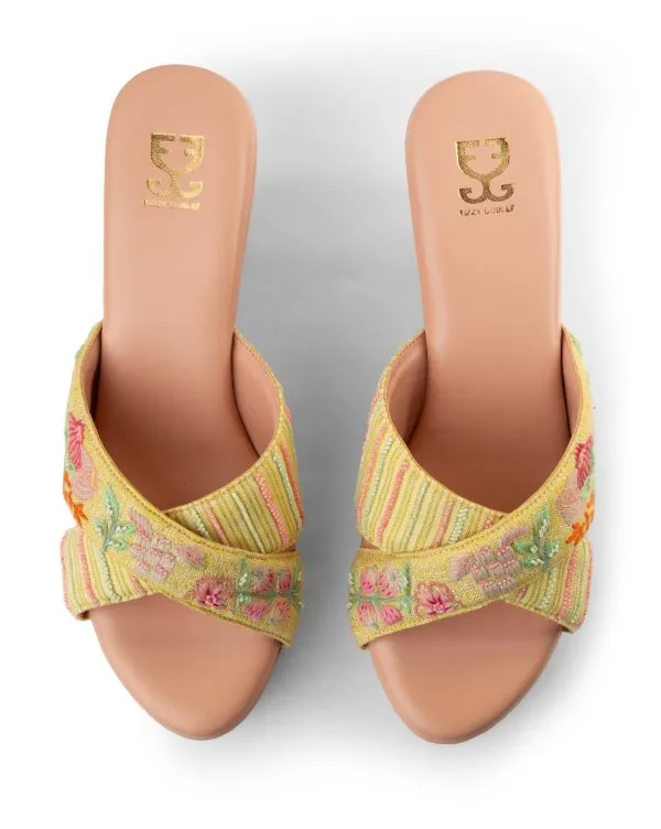 Buttery Fluttery : Criss Cross Wedge