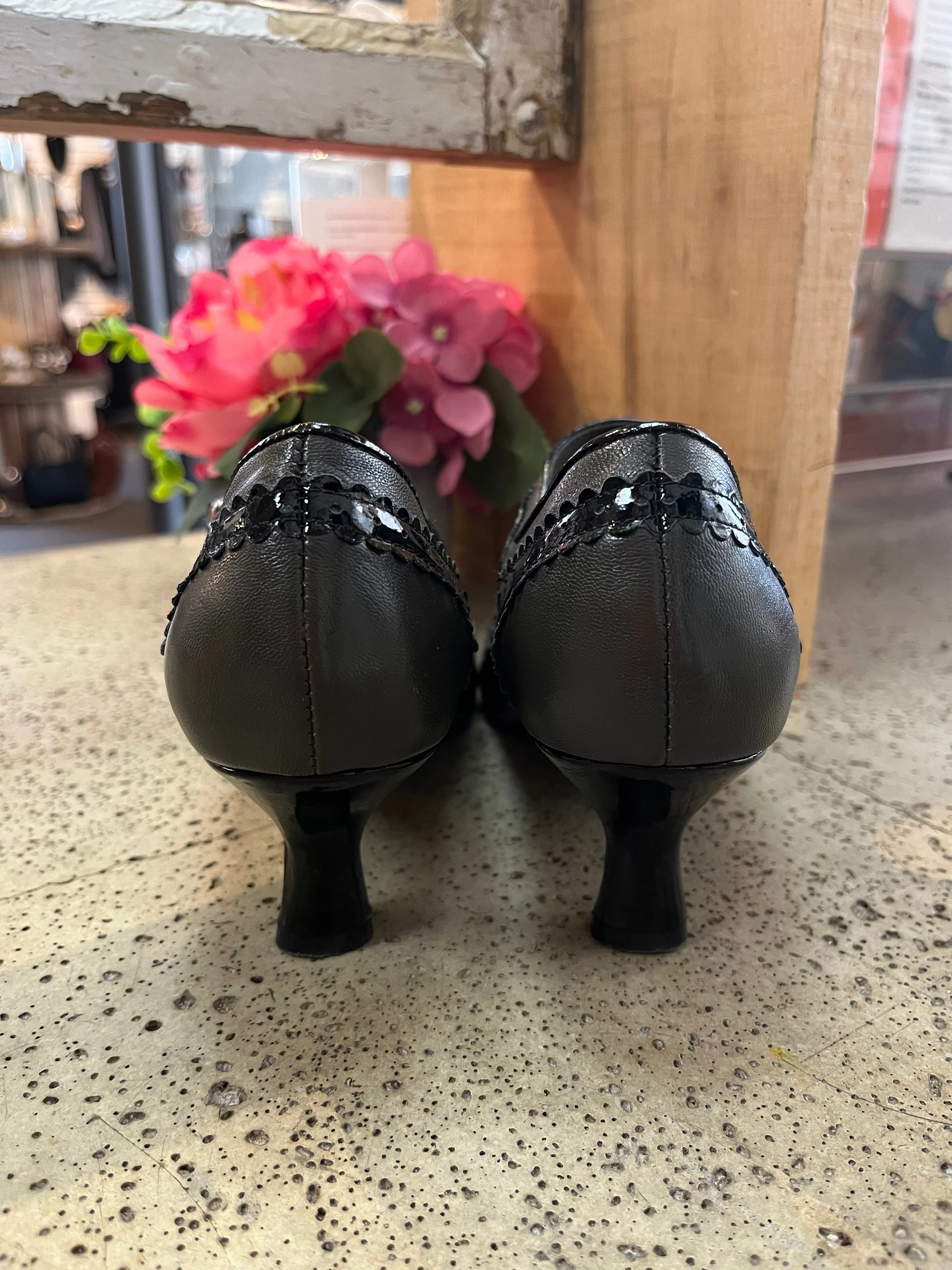Carlos Falchi Leather Heels (Size 6)