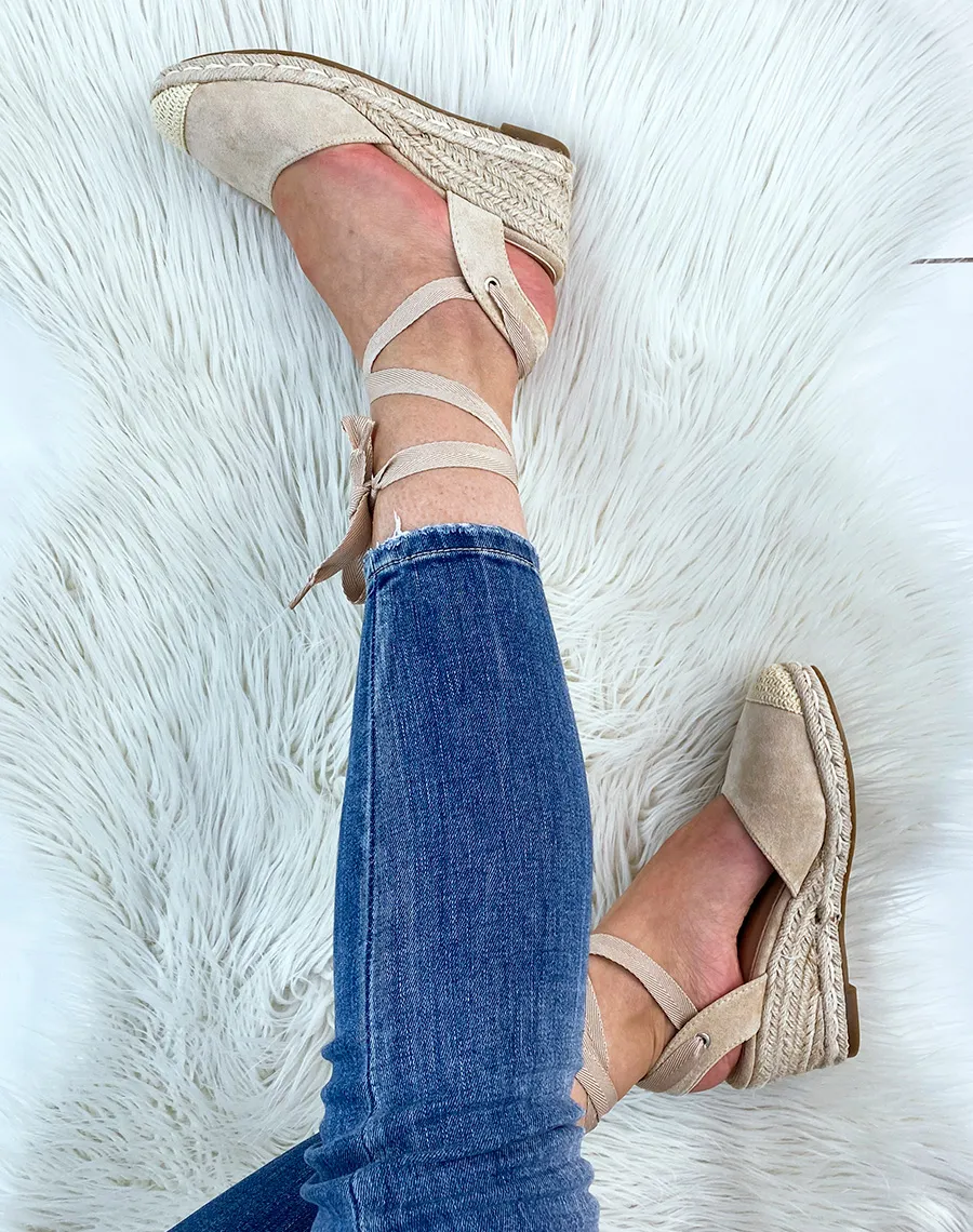 Espadrilles en suédine beige à talon compensé