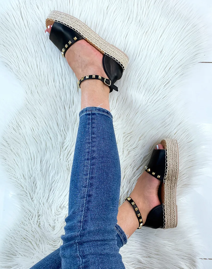 Espadrilles noires ornées de clous dorés
