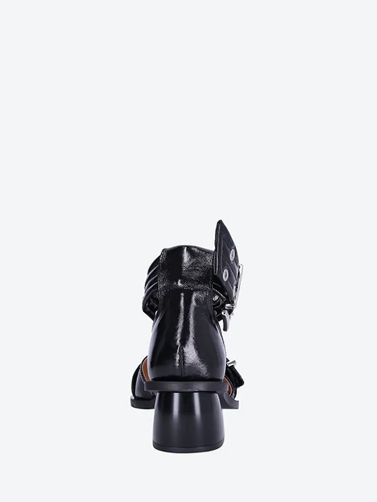 Feminne Buckle open cut pump naplack