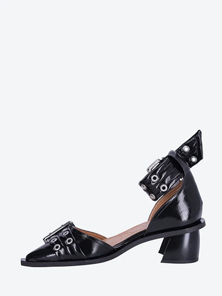 Feminne Buckle open cut pump naplack