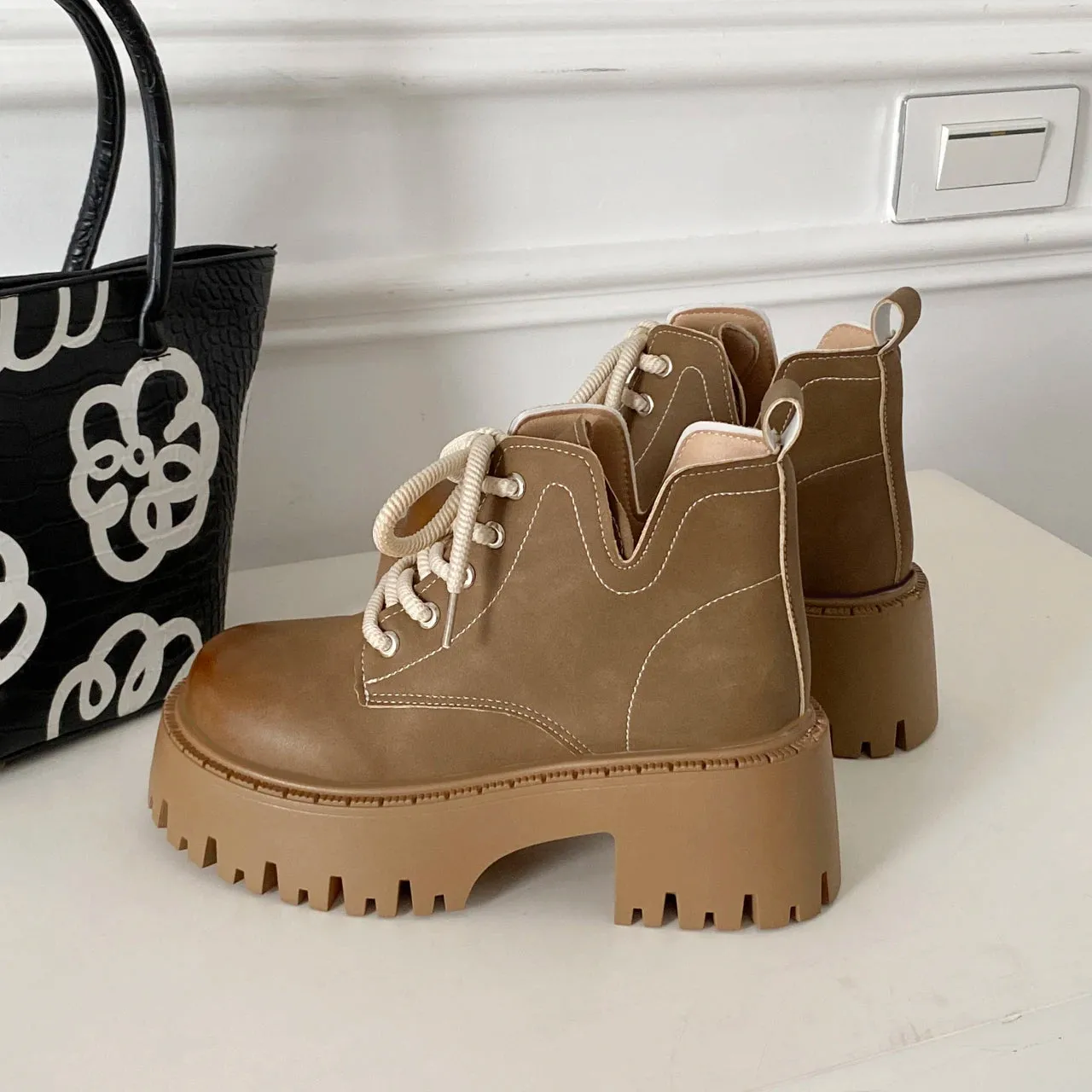 Hnzxzm Women's Boots 2024 Autumn/winter New Ins Trendy British Style Short Boots Korean Version Student Thick Bottom Single
