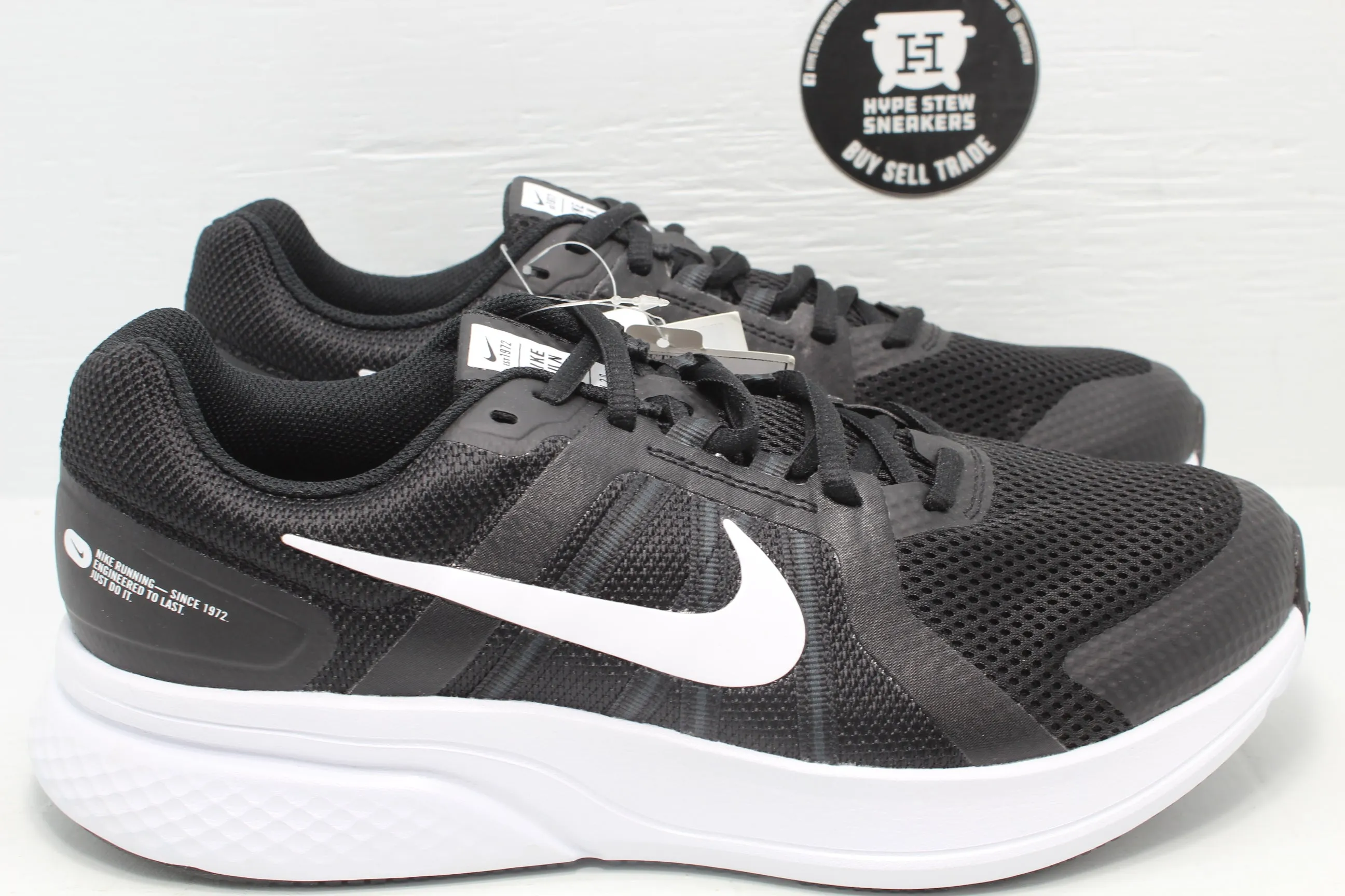 Nike Run Swift 2 4E Black Sample