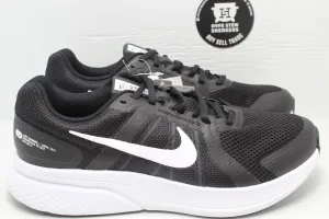 Nike Run Swift 2 4E Black Sample