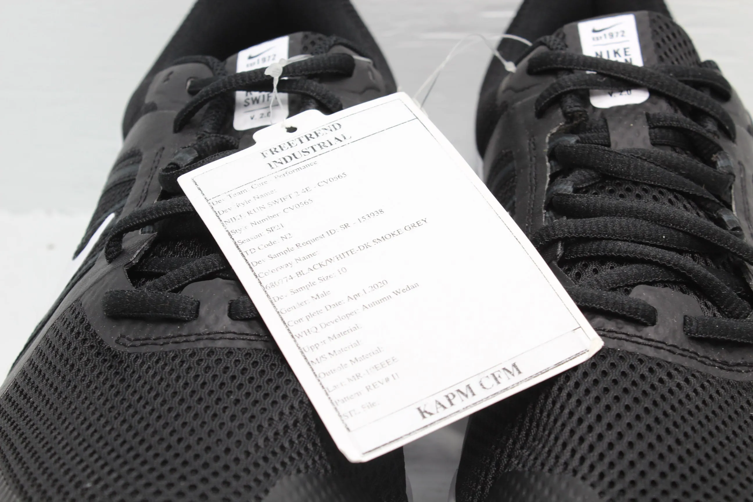 Nike Run Swift 2 4E Black Sample