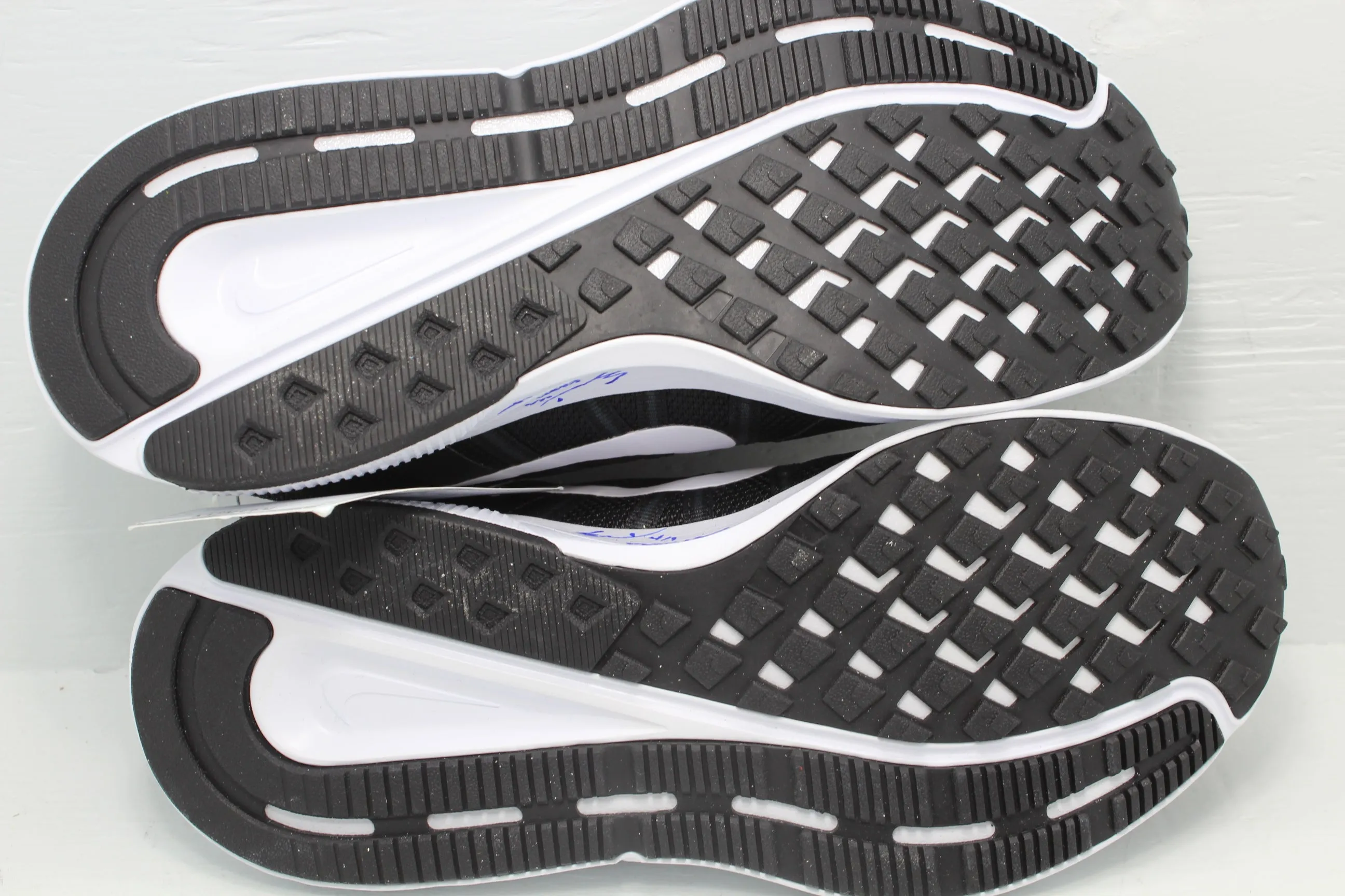 Nike Run Swift 2 4E Black Sample