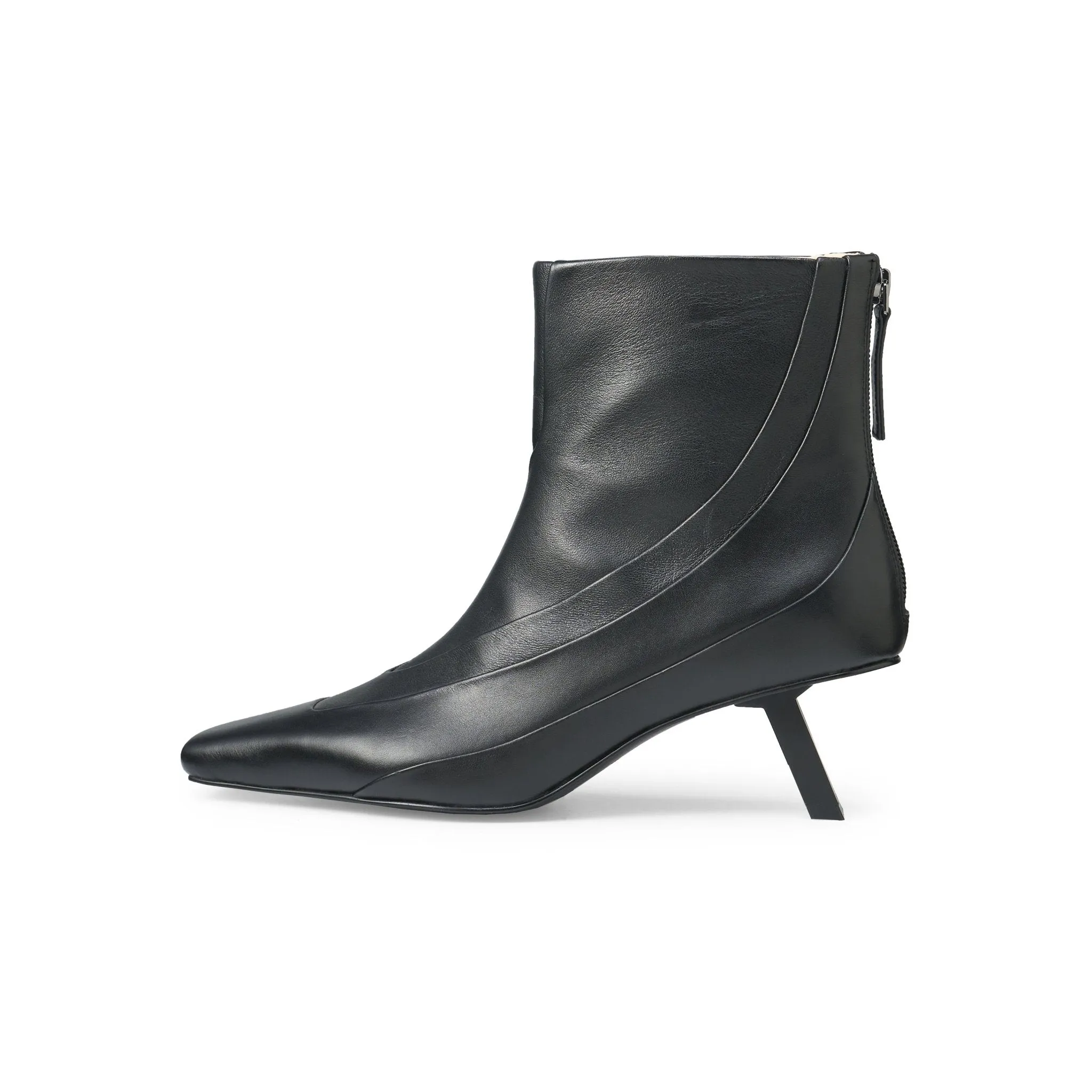 Pointy-Toed Patchwork Low-heeled Ankle Boots In Black
