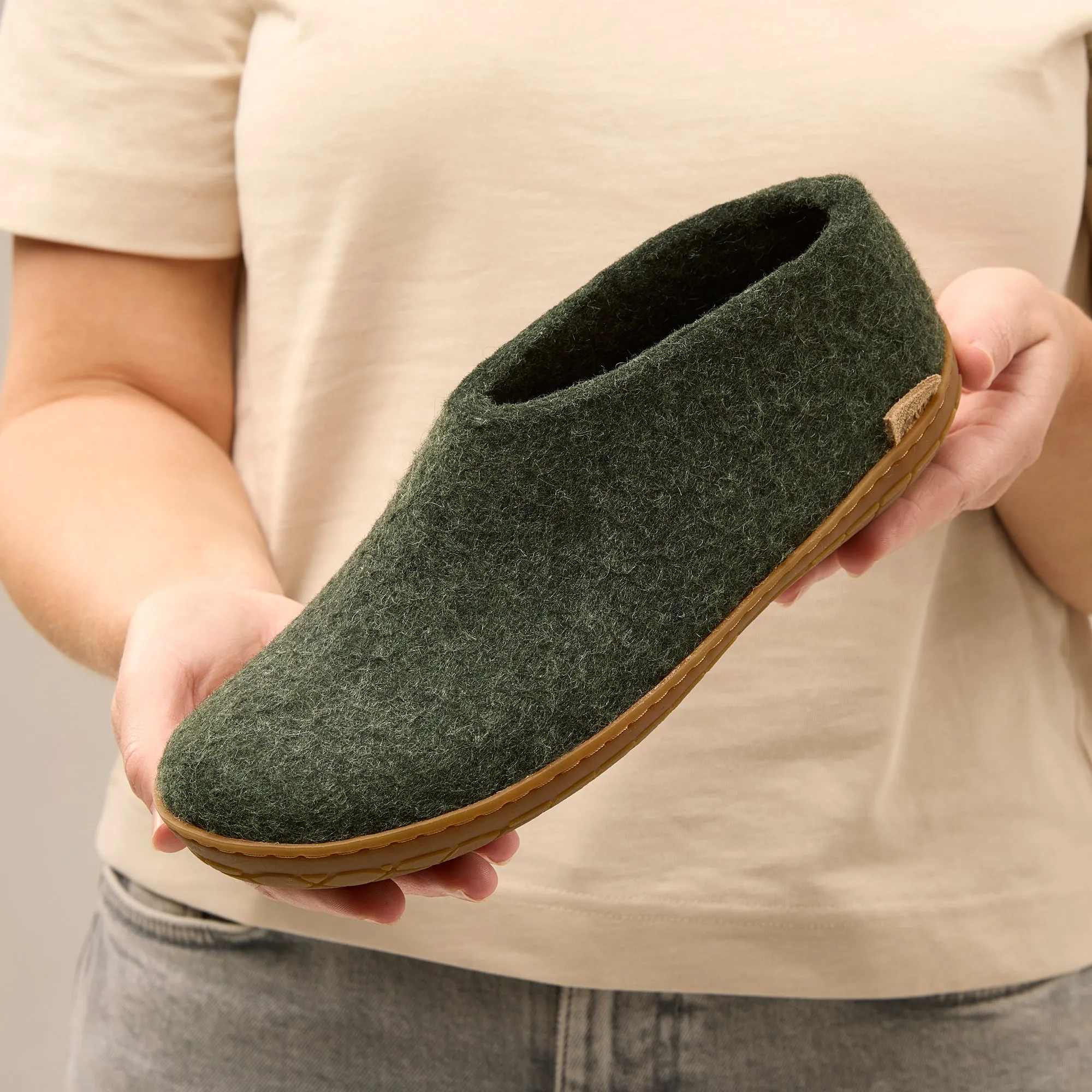 Shoe with natural rubber sole - honey - Forest