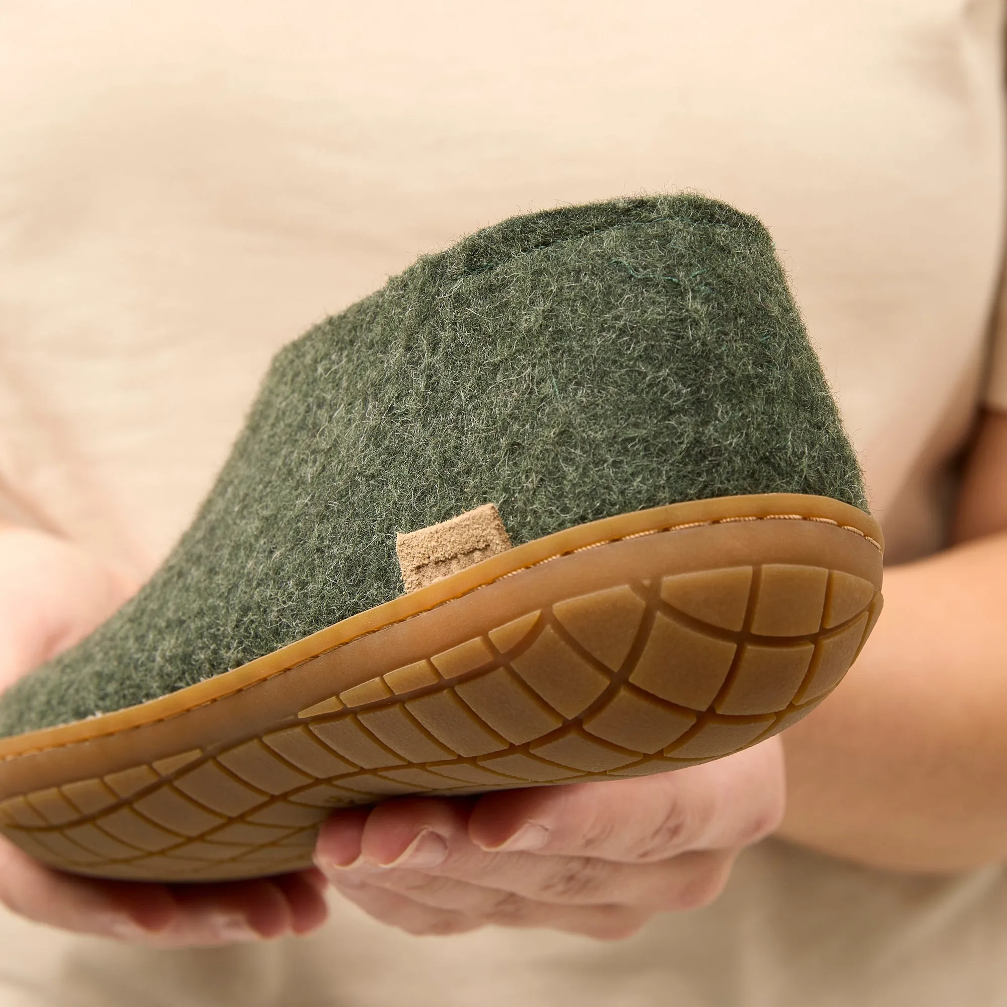 Shoe with natural rubber sole - honey - Forest