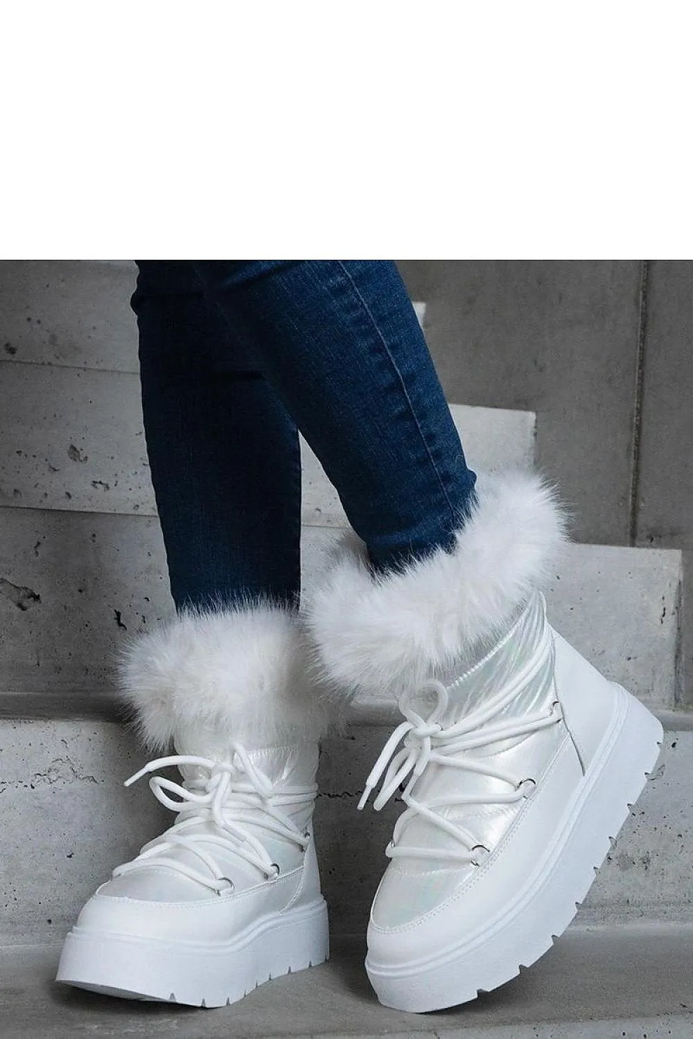 Silver lined snow boots with fur