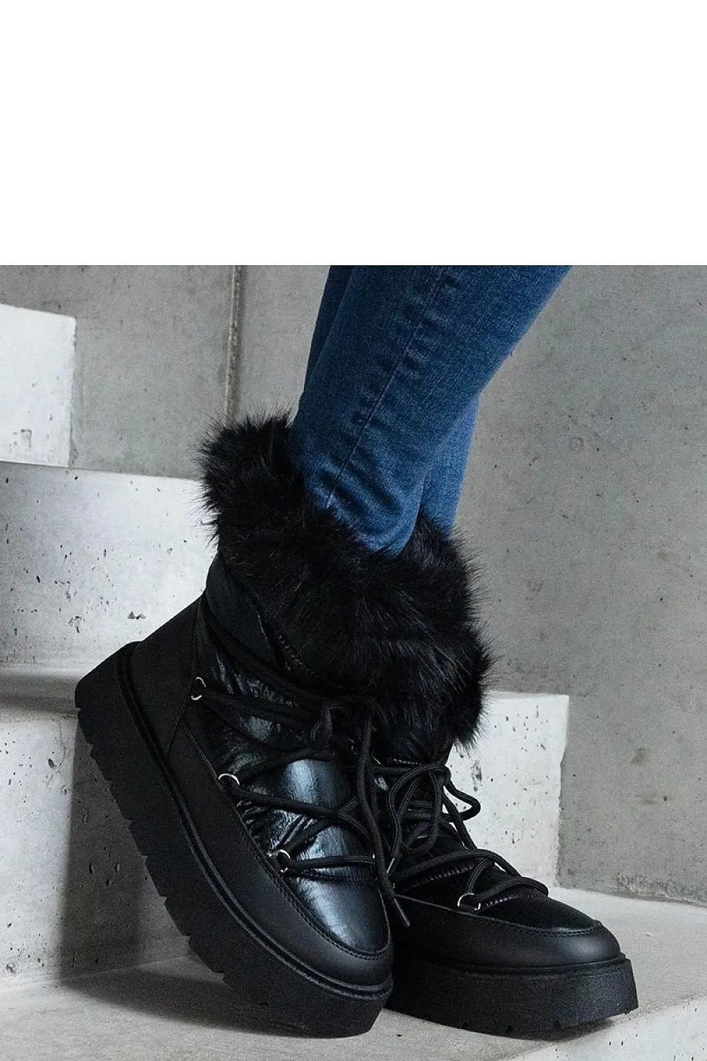 Silver lined snow boots with fur