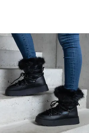 Silver lined snow boots with fur
