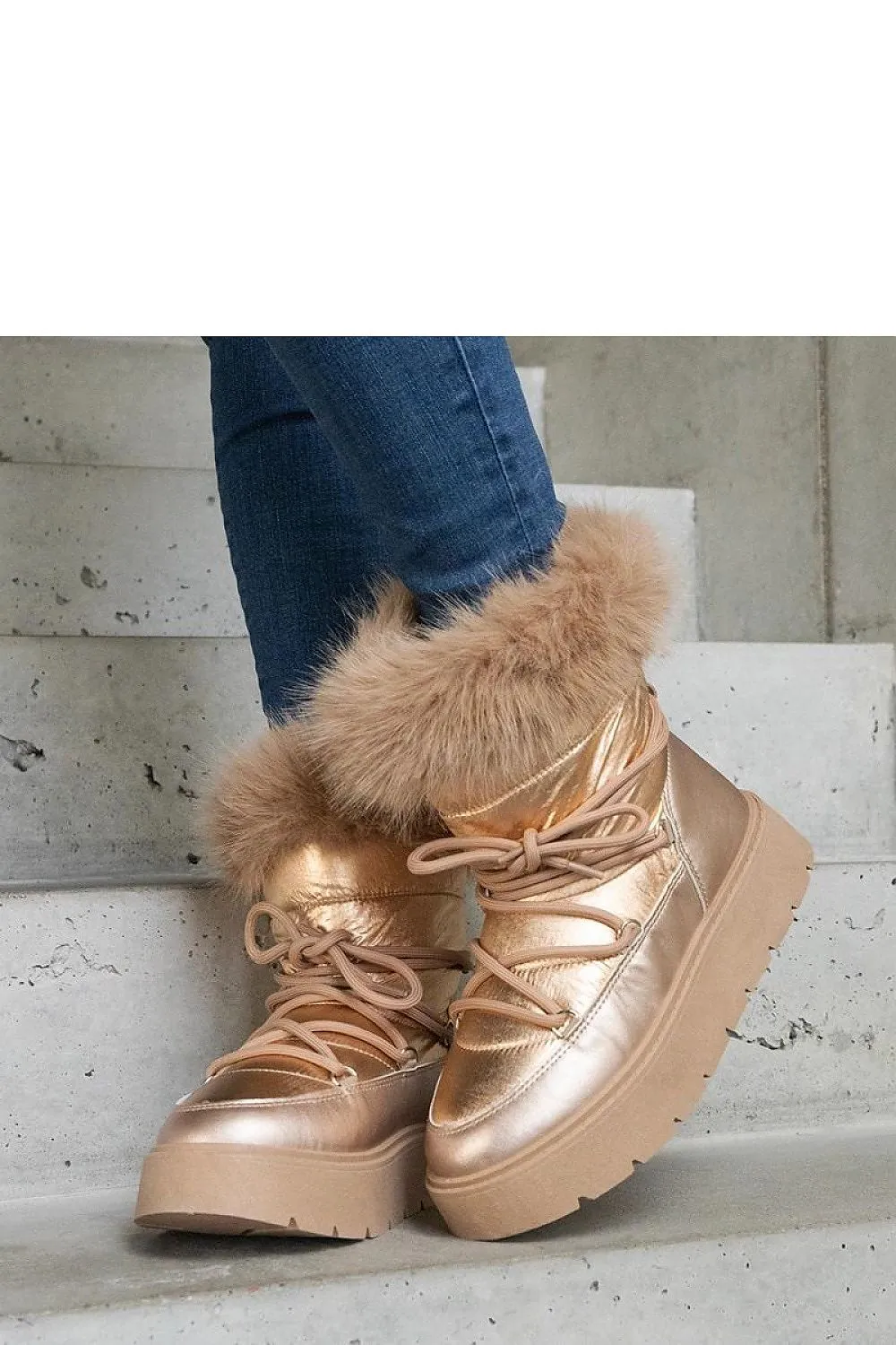 Silver lined snow boots with fur