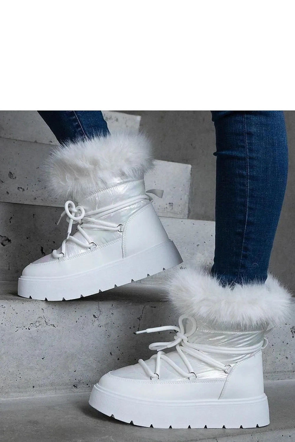 Silver lined snow boots with fur