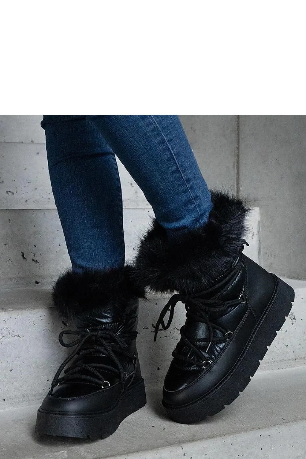 Silver lined snow boots with fur