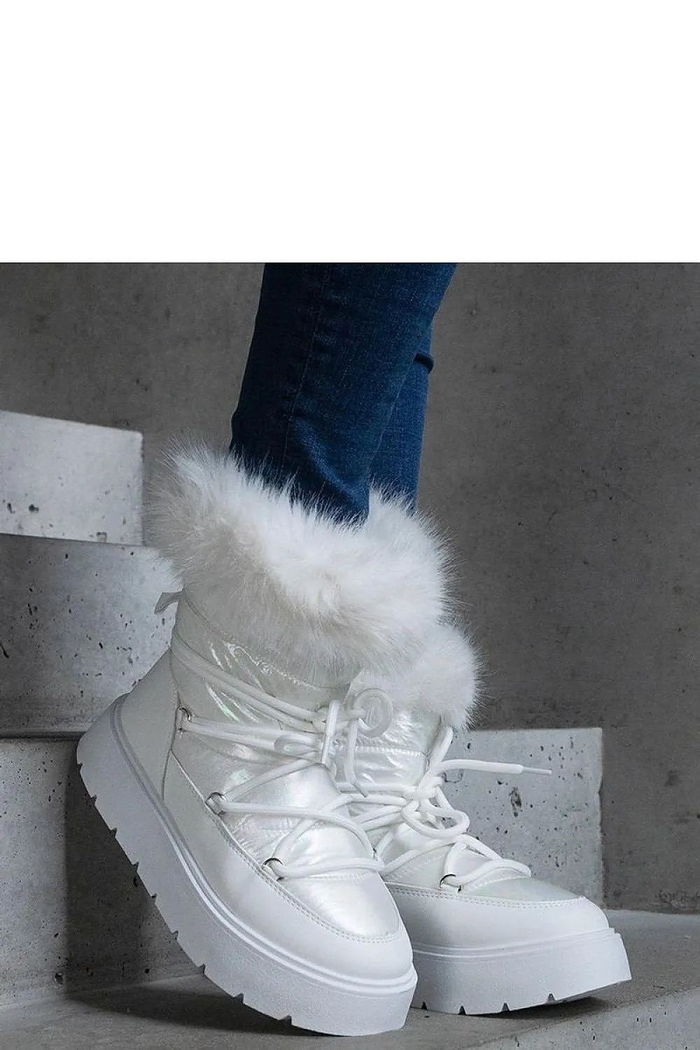 Silver lined snow boots with fur