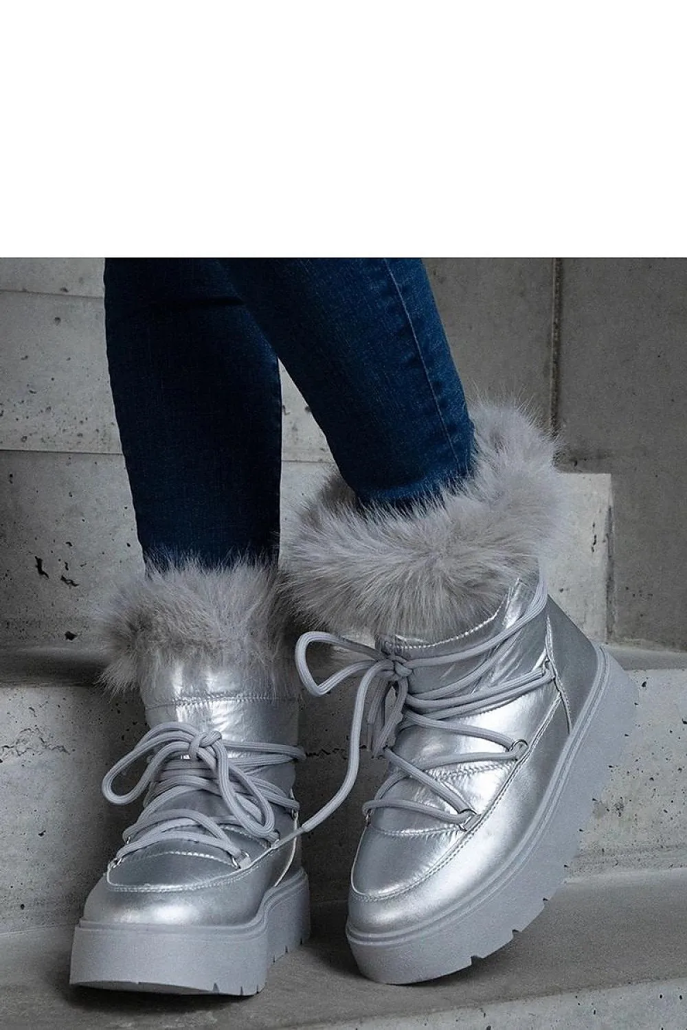 Silver lined snow boots with fur