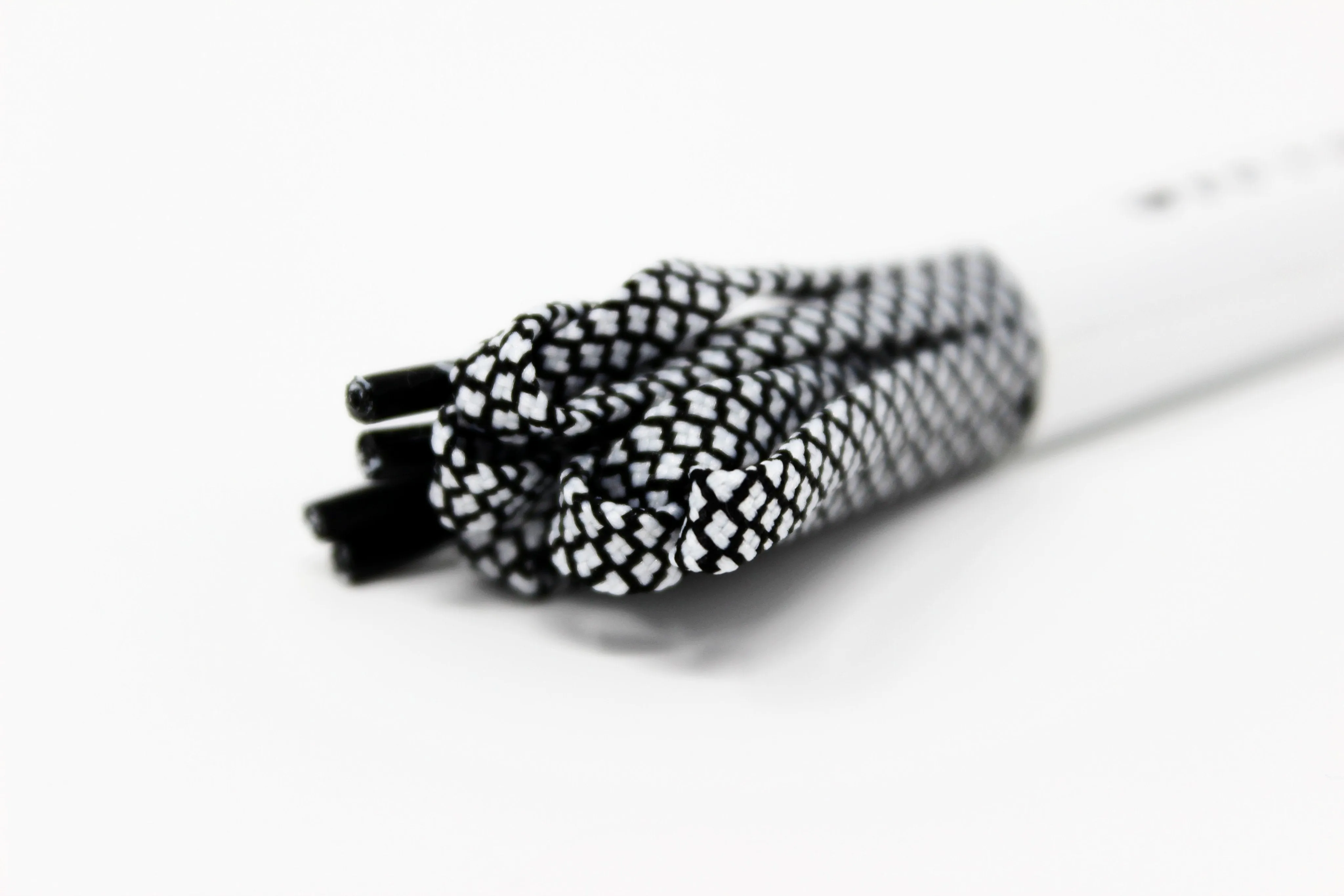 SR4U Laces Grid White Premium