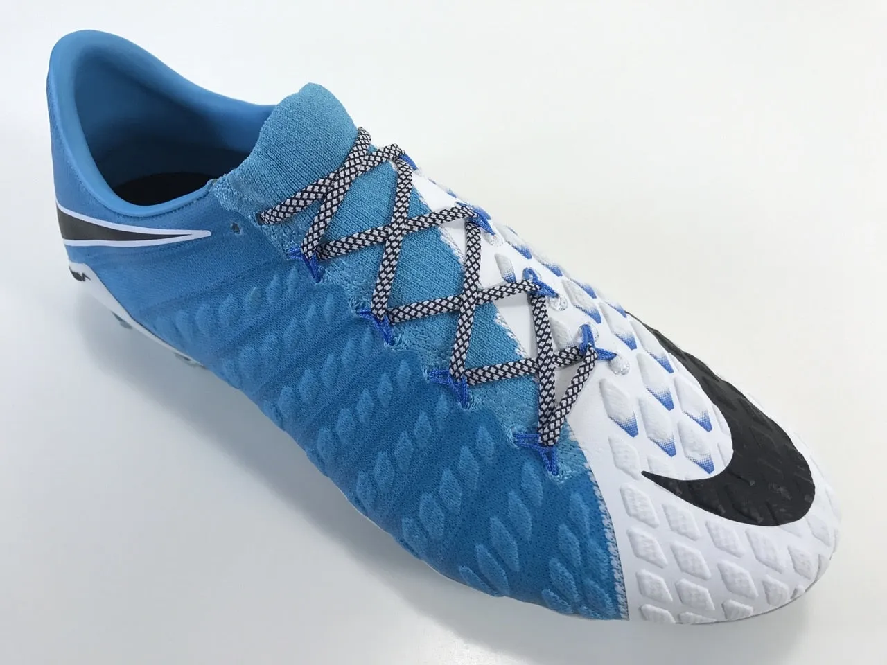 SR4U Laces Grid White Premium