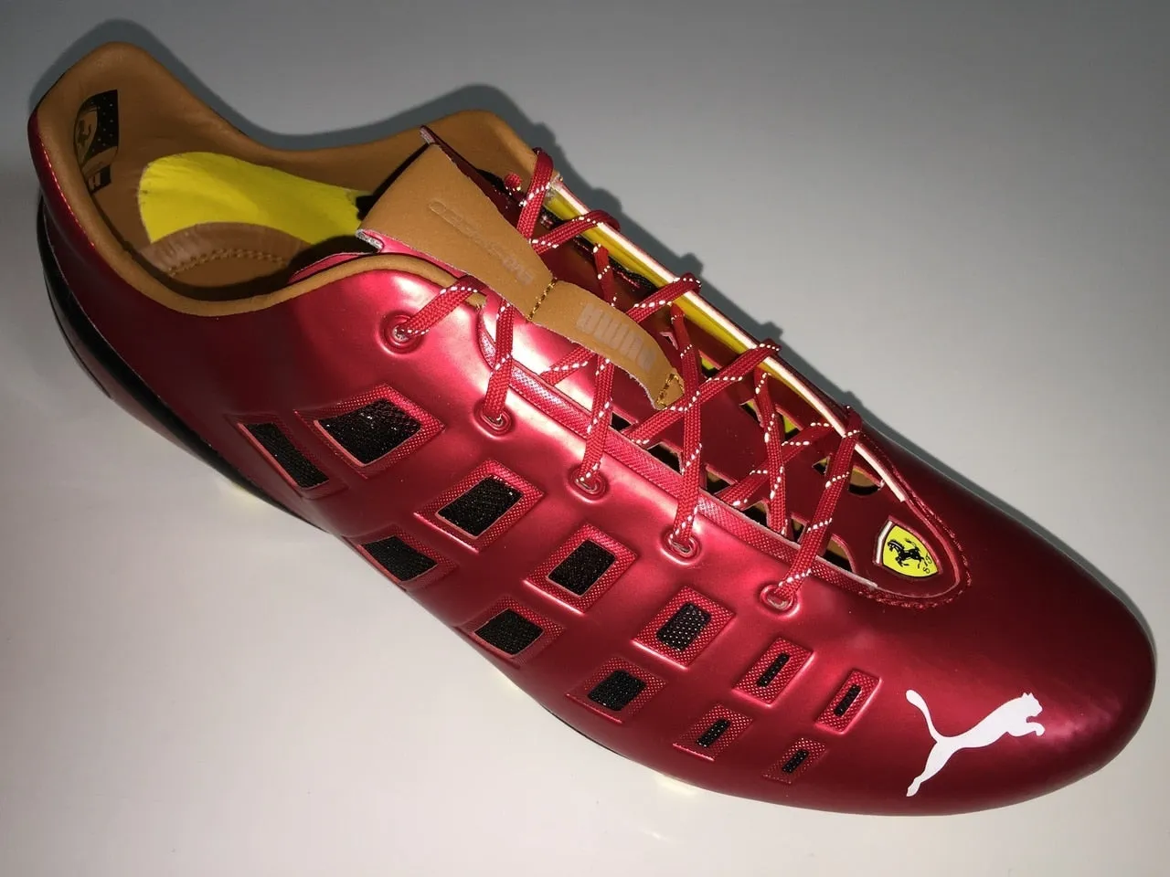 SR4U Reflective Laces Red