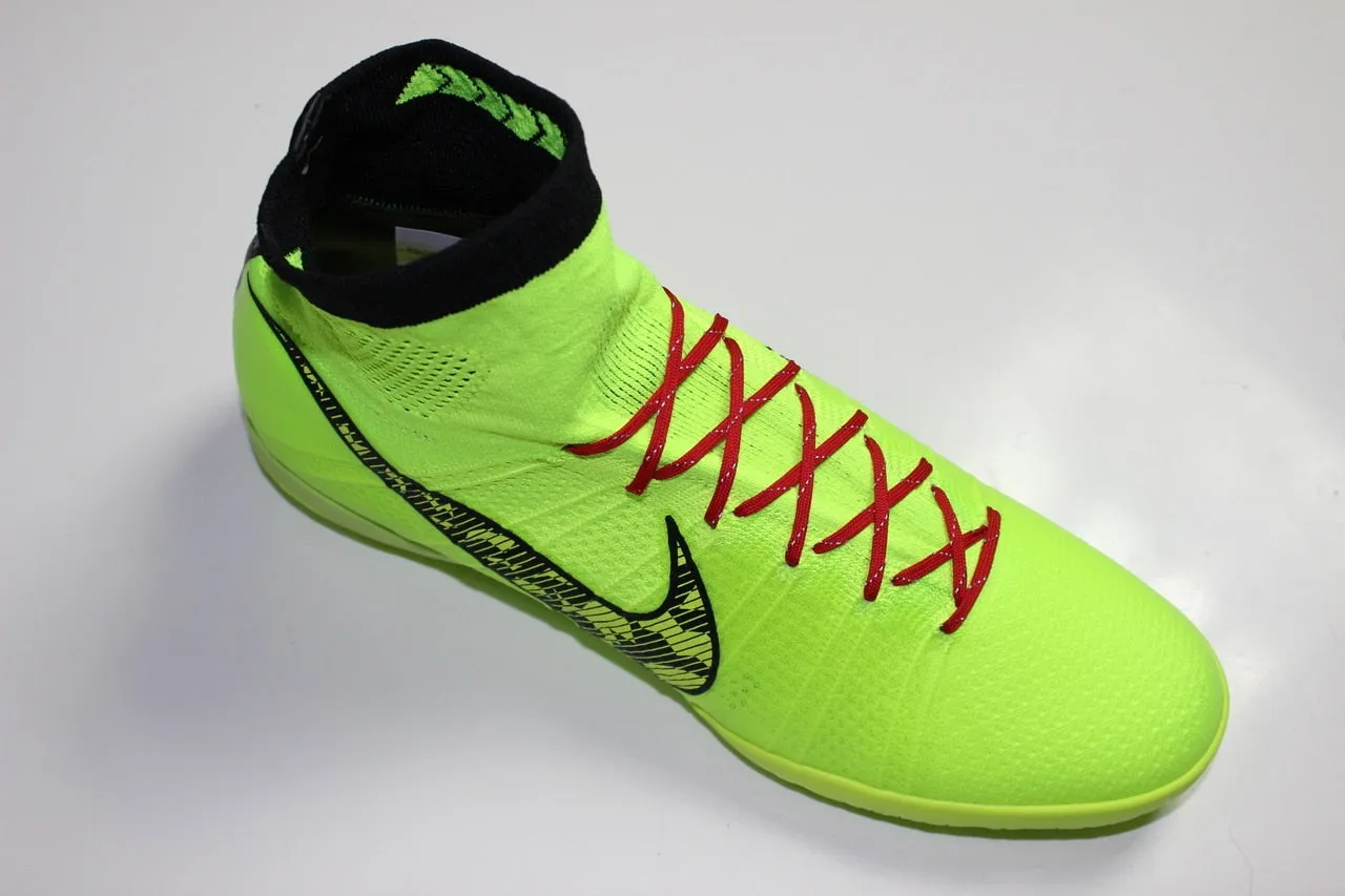 SR4U Reflective Laces Red
