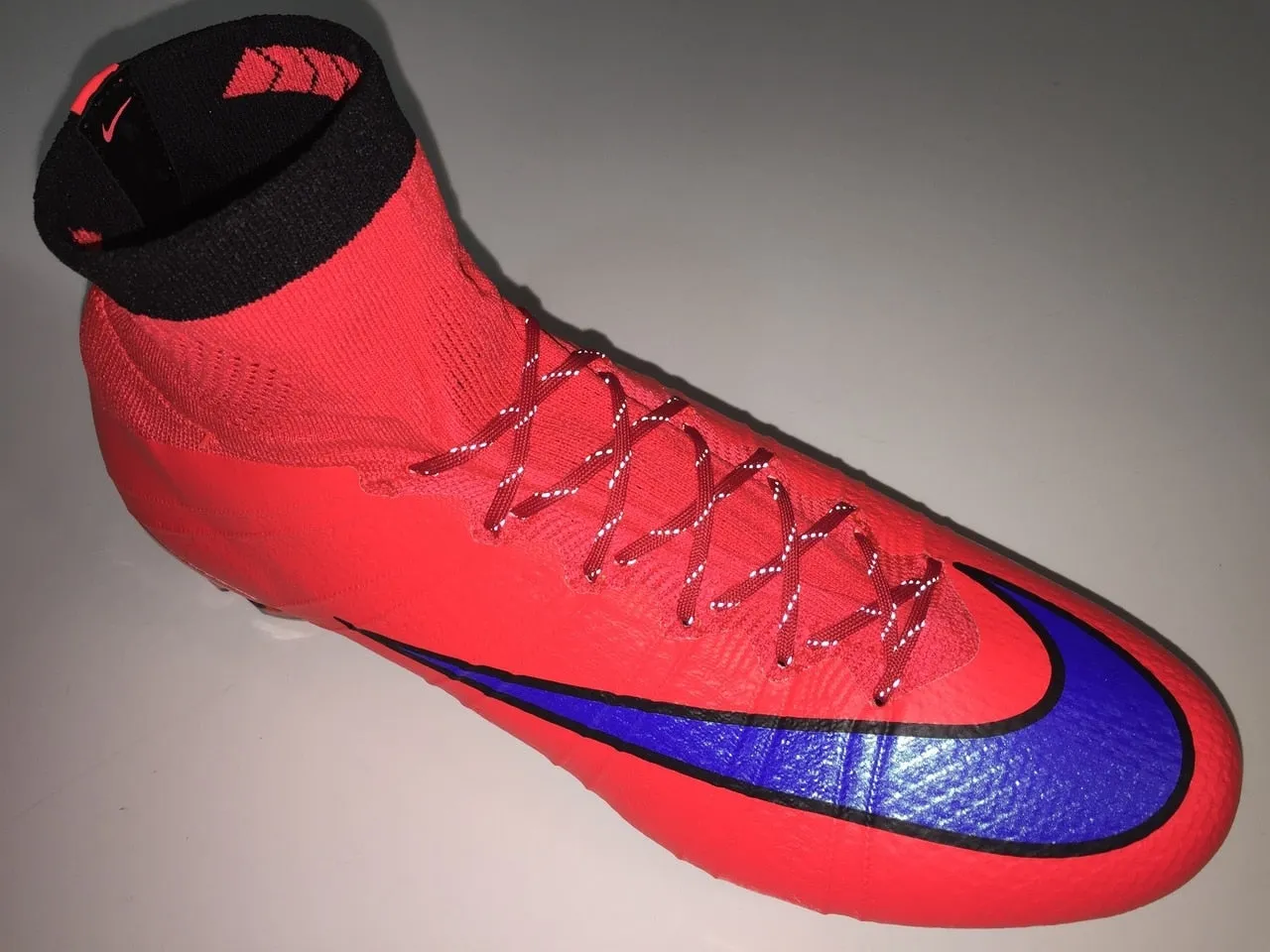 SR4U Reflective Laces Red