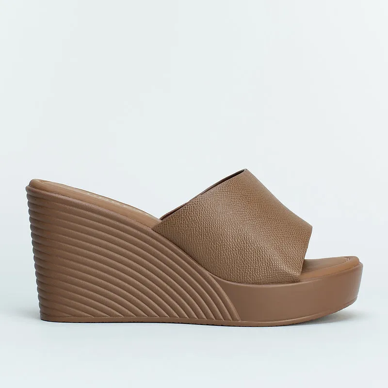 Wedge Slip On Sandal  _ 159866